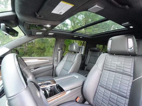 Used 2025 Cadillac Escalade ESV Sport Platinum AWD/4WD image 22
