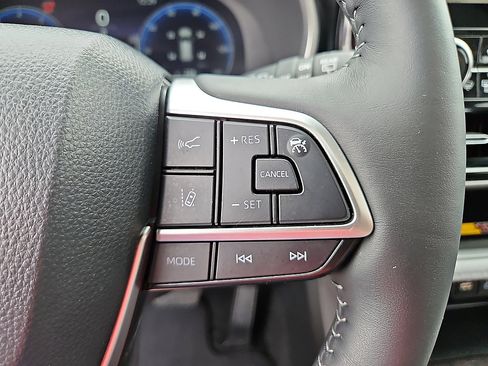 Used 2026 Toyota Highlander Limited AWD/4WD image 16