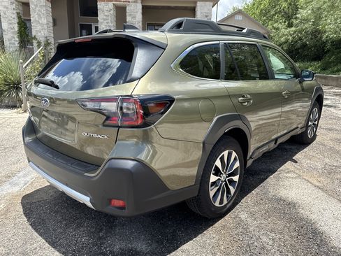 Used 2025 Subaru Outback Limited AWD/4WD image 3