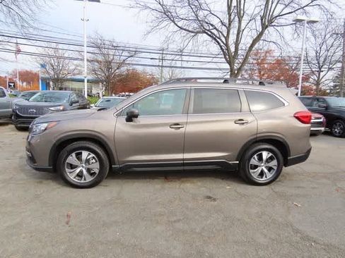 Used 2021 Subaru Ascent Premium w/ Convenience Package image 3