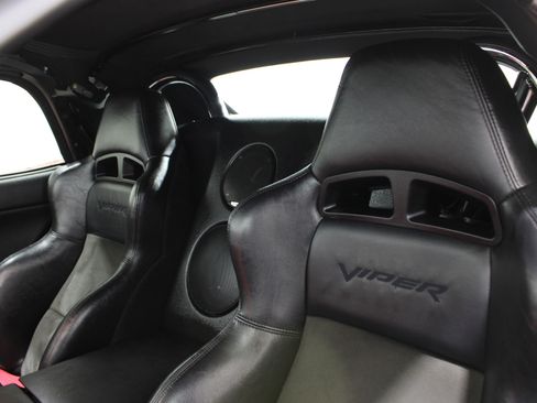 Used 2004 Dodge Viper SRT-10 image 4