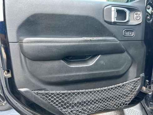 Used 2019 Jeep Wrangler Unlimited Sahara image 15