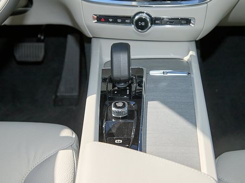 New 2026 Volvo V60 B5 Cross Country Plus w/ Climate Package image 27