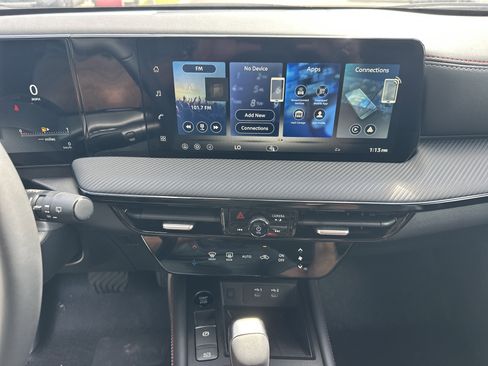 New 2026 Nissan Kicks SR FWD image 19