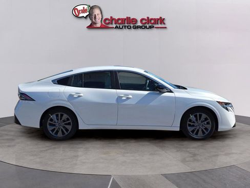 New 2026 Nissan Sentra SL w/ Floor Mat Package FWD image 7