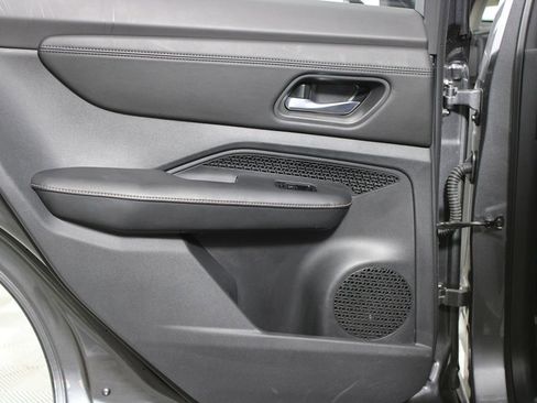 Used 2024 Nissan Ariya FWD image 24