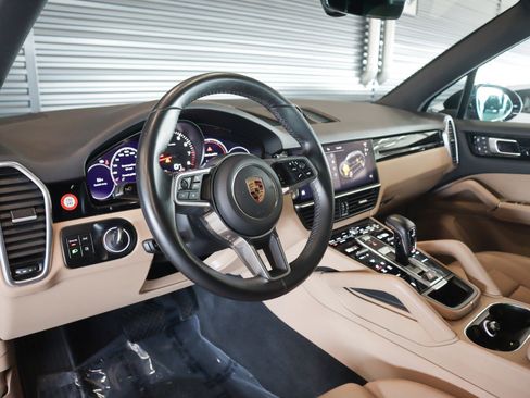 Certified 2023 Porsche Cayenne image 4