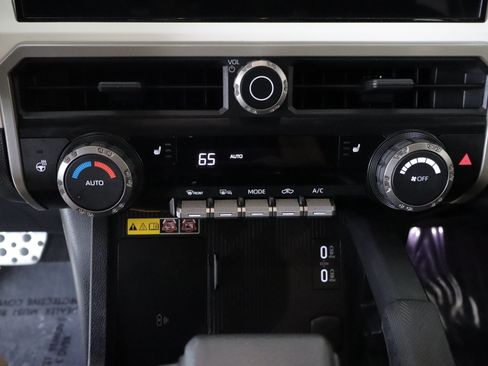 Used 2024 Toyota Tacoma TRD Sport w/ TRD Sport Upgrade Package AWD/4WD image 19