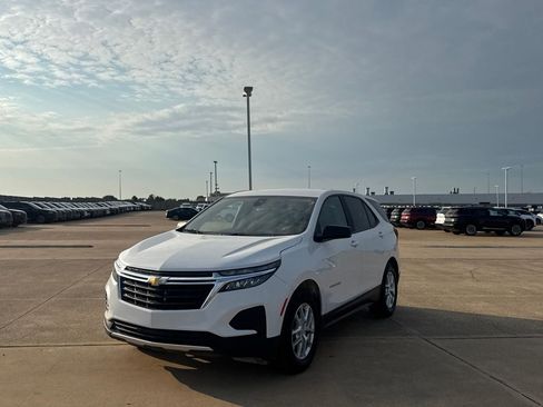 Used 2023 Chevrolet Equinox LS w/ LS Convenience Package FWD image 9