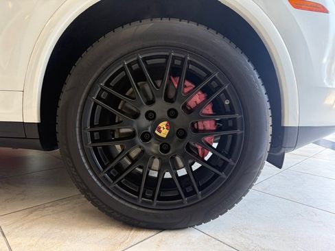 Used 2017 Porsche Cayenne AWD/4WD image 16