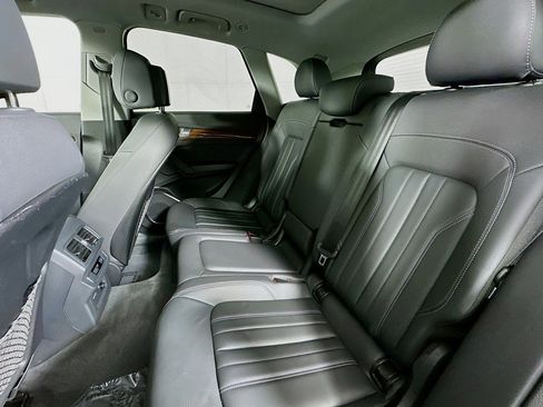 Used 2023 Audi Q5 2.0T Premium w/ Convenience Package image 9