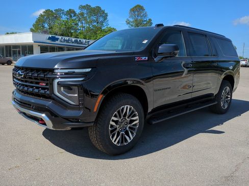 New 2026 Chevrolet Suburban Z71 w/ Comfort Package AWD/4WD image 8