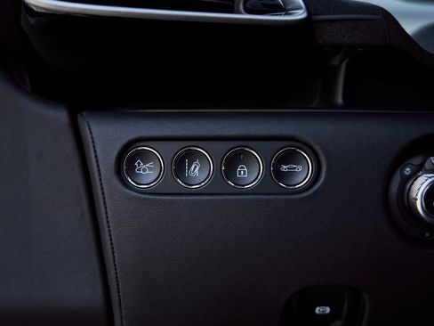 Used 2025 McLaren Artura Spider RWD image 52