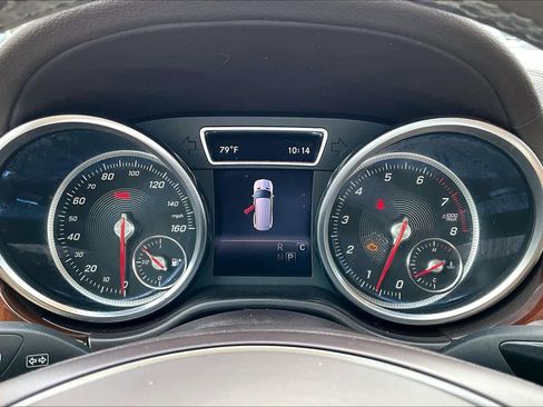 Used 2018 Mercedes-Benz GLS 450 4MATIC image 25