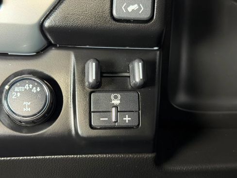 Used 2018 Chevrolet Tahoe Premier AWD/4WD image 21