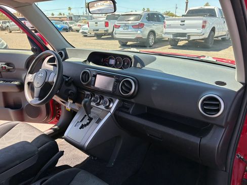 Used 2013 Scion xB FWD image 25