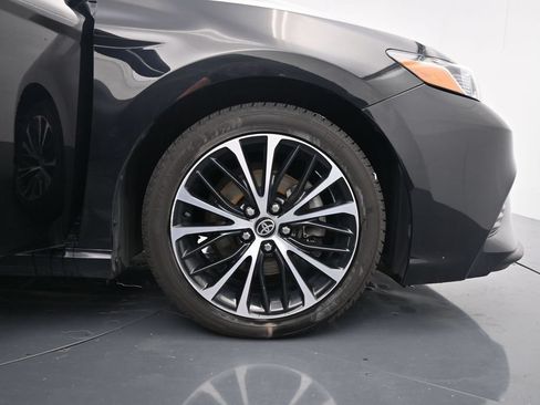 Used 2020 Toyota Camry SE w/ Audio Package FWD image 13
