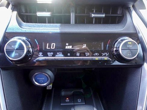 Certified 2022 Toyota Venza LE AWD/4WD image 20