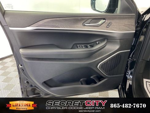 New 2026 Jeep Grand Cherokee L Limited AWD/4WD image 12