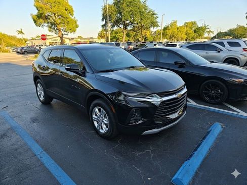 Used 2021 Chevrolet Blazer LT FWD image 2