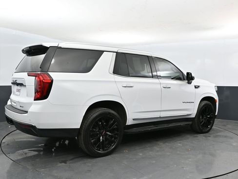 Used 2023 GMC Yukon SLT w/ SLT Luxury Package AWD/4WD image 4