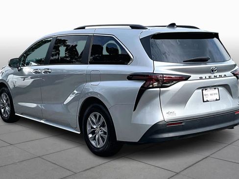 Certified 2024 Toyota Sienna XLE image 12