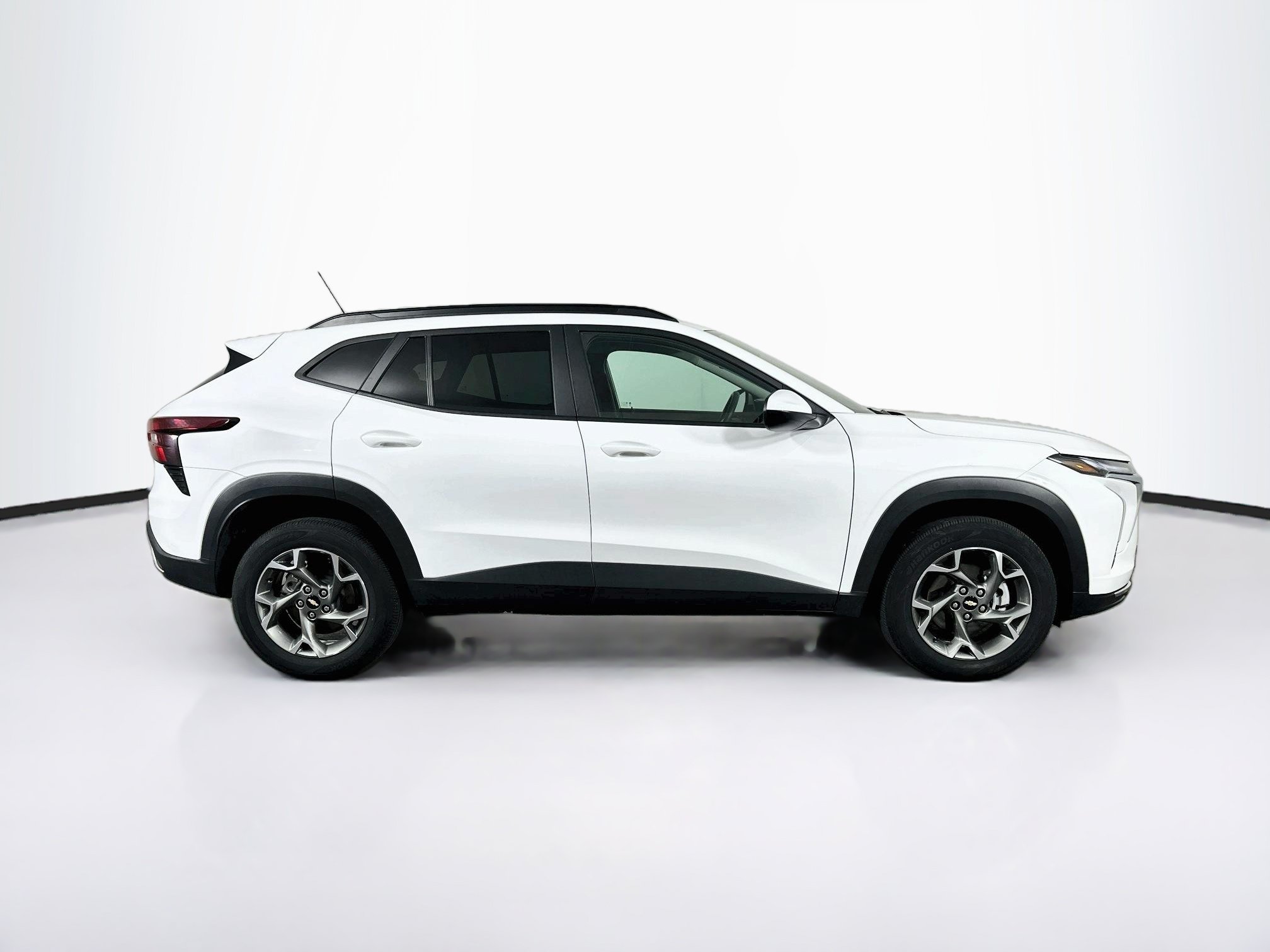 Used 2025 Chevrolet Trax LT FWD image 10