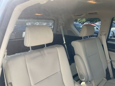 Used 2023 Lexus GX 460 Premium w/ Accessory Package AWD/4WD image 6