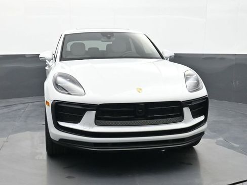 Certified 2025 Porsche Macan AWD/4WD image 26