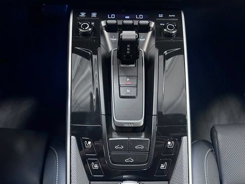 Certified 2025 Porsche 911 Carrera RWD image 20