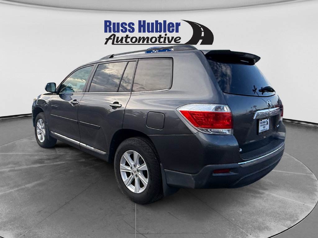 Used 2011 Toyota Highlander SE w/ Tow Pkg AWD/4WD image 3