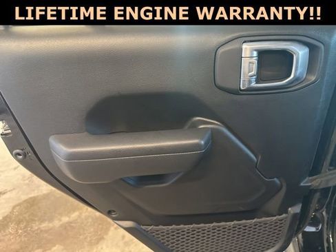 Used 2025 Jeep Wrangler Unlimited Rubicon image 25