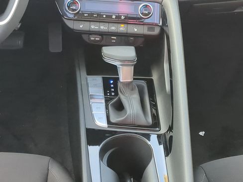 New 2025 Hyundai Elantra SEL image 18