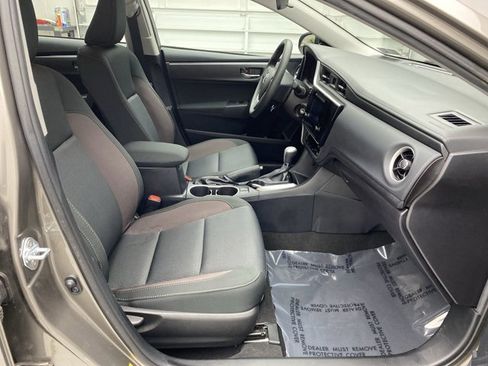 Used 2018 Toyota Corolla LE image 16