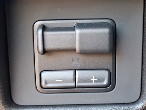 Used 2025 Chevrolet Colorado Trail Boss image 24