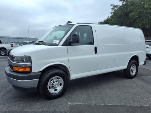 Used 2024 Chevrolet Express 2500 w/ Driver Convenience Package image 4