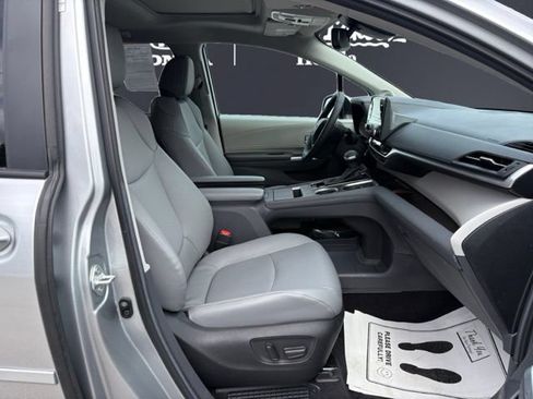 Used 2024 Toyota Sienna XLE w/ XLE Plus Package AWD/4WD image 15