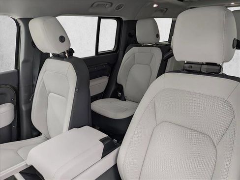 New 2026 Land Rover Defender 130 X-Dynamic SE image 21