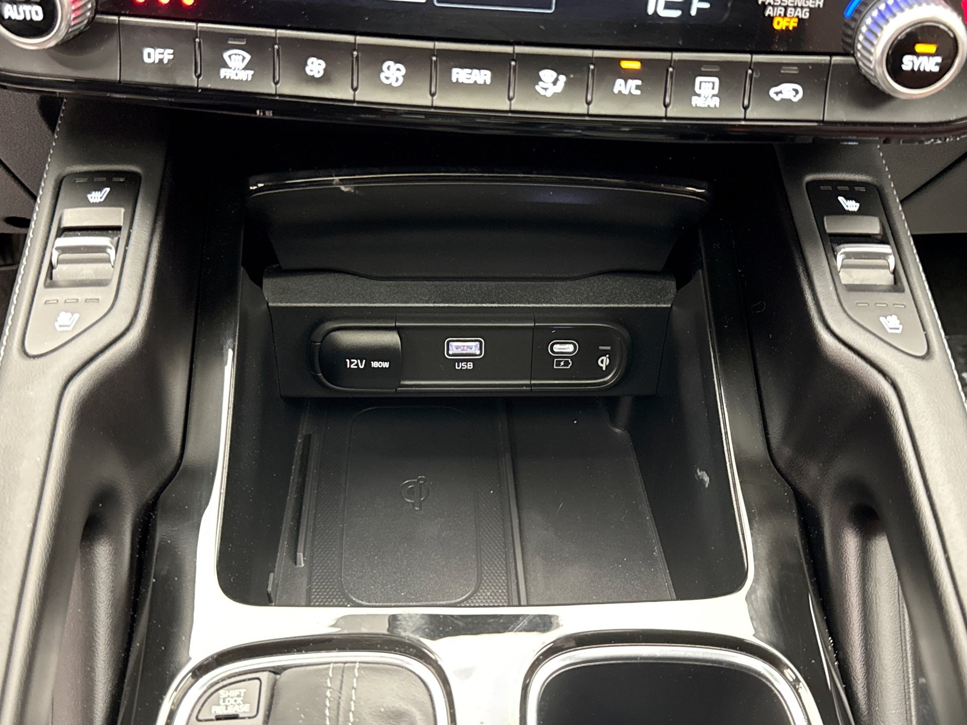 Used 2024 Kia Telluride EX w/ EX Captain's Chair Package AWD/4WD image 25