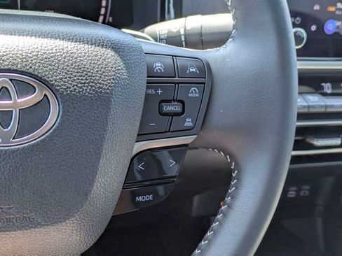 Used 2025 Toyota Camry SE FWD image 17