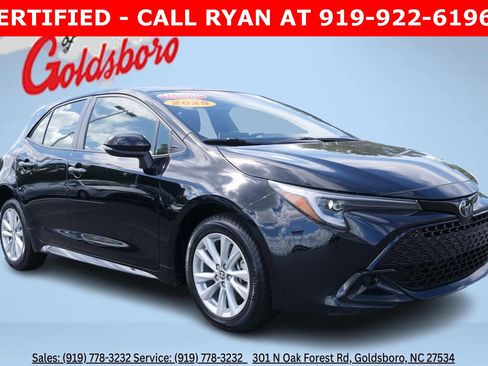 Used 2025 Toyota Corolla SE image 1