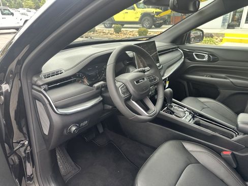 Used 2023 Jeep Compass Limited AWD/4WD image 14