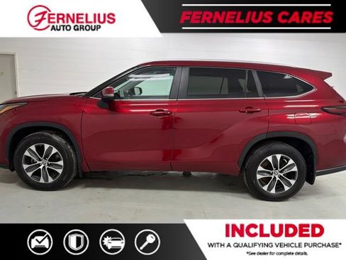 Used 2025 Toyota Highlander XLE AWD/4WD image 4