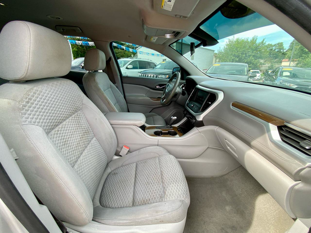 Used 2017 GMC Acadia SLE FWD image 9