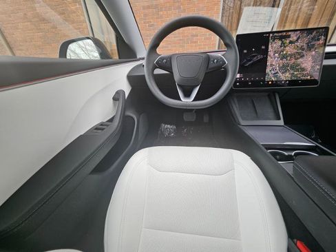 Used 2025 Tesla Model 3 Long Range image 4