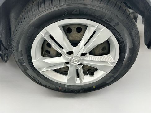 Used 2021 Nissan Kicks S FWD image 11