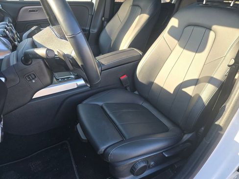 Used 2022 Mercedes-Benz GLB 250 GLB 250 image 24