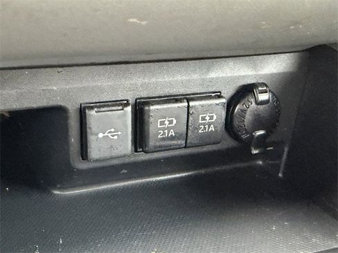 Used 2020 Toyota Highlander XLE image 21