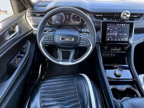 Certified 2024 Jeep Grand Cherokee L Laredo image 6