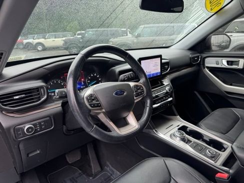 Used 2021 Ford Explorer Limited w/ Equipment Group 301A AWD/4WD image 27